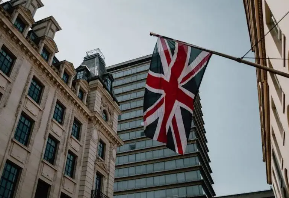 英国政府转向短期举借 减少对长期借款的依赖