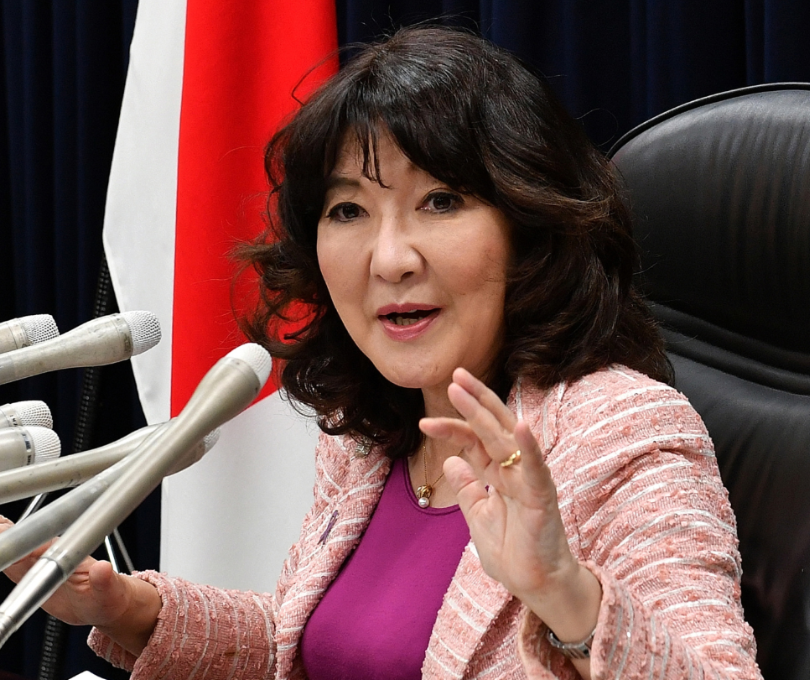 日本财务大臣片山皋月：她和贝森特对日元贬值