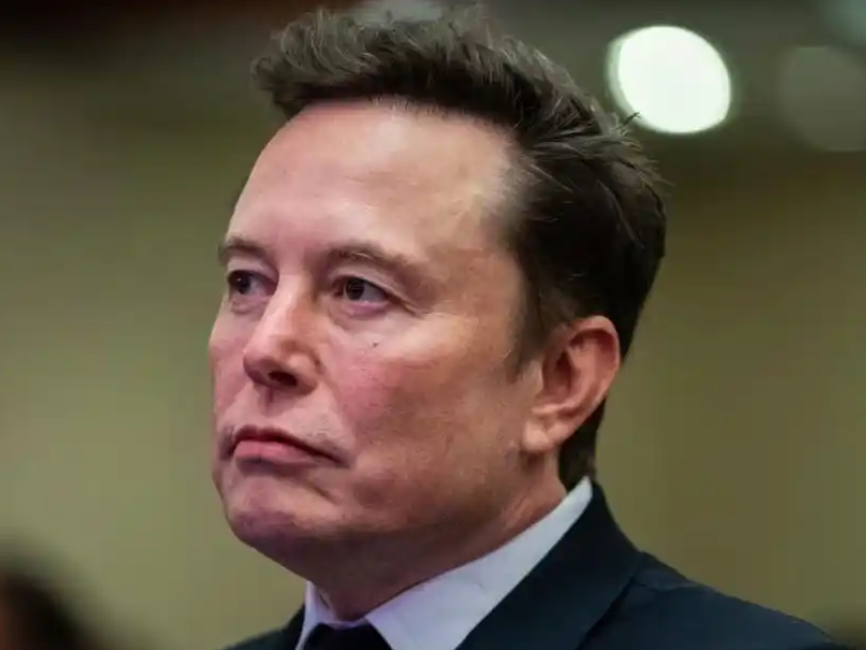 马斯克称Terafab将由两座晶圆厂组成